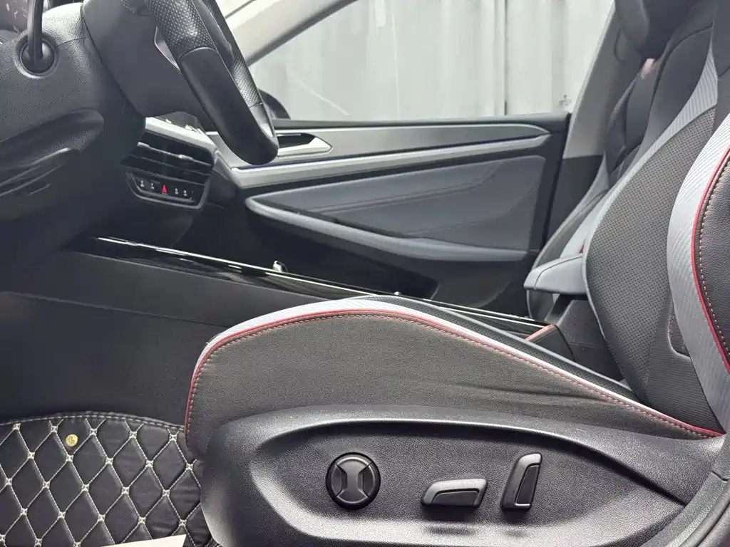 Volkswagen Lamando 2023 — фото 6