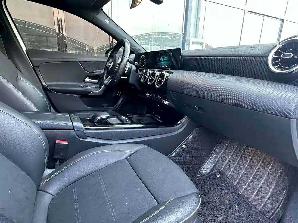 Mercedes-Benz A-Class 2019 — фото 4