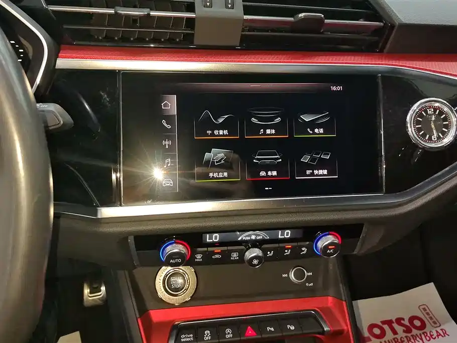 Audi Q3 2021 — фото 13