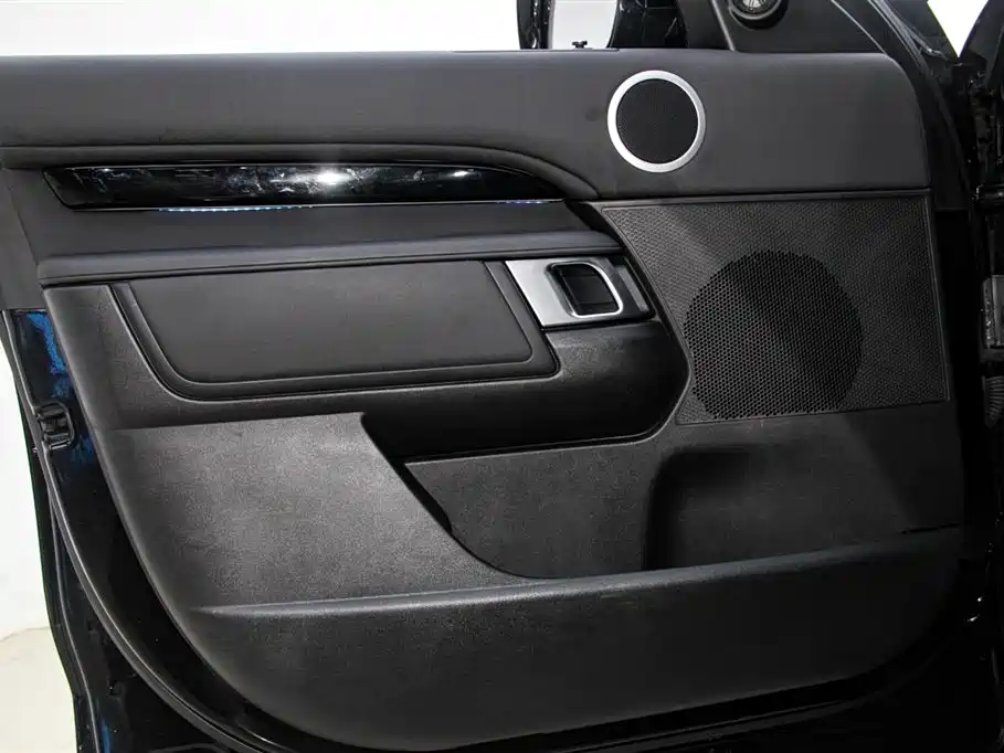 Land Rover Discovery 2021 — фото 17