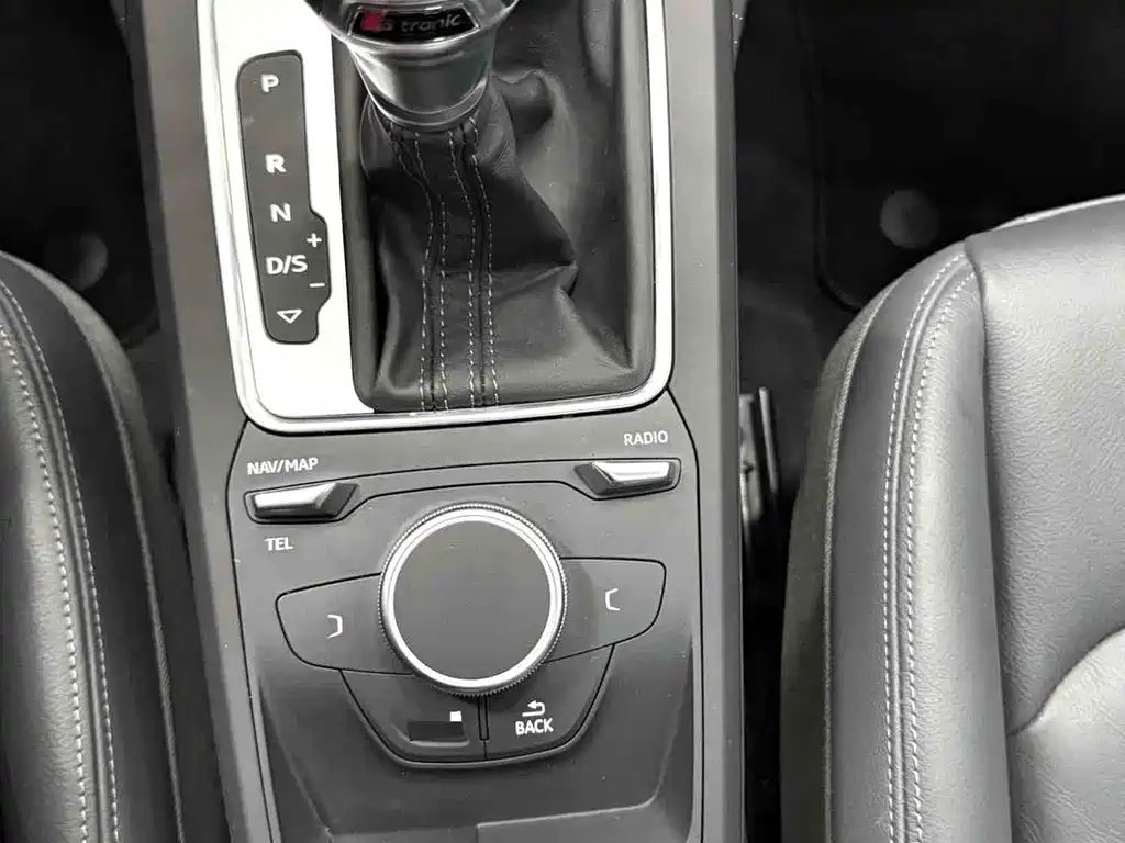 Audi Q2L 2022 — фото 15