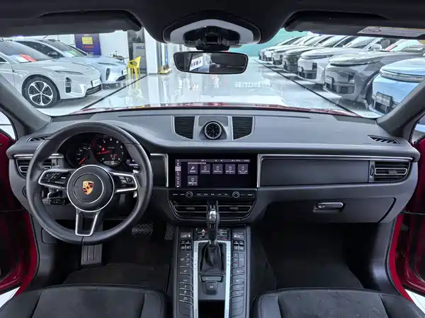 Porsche Macan 2021