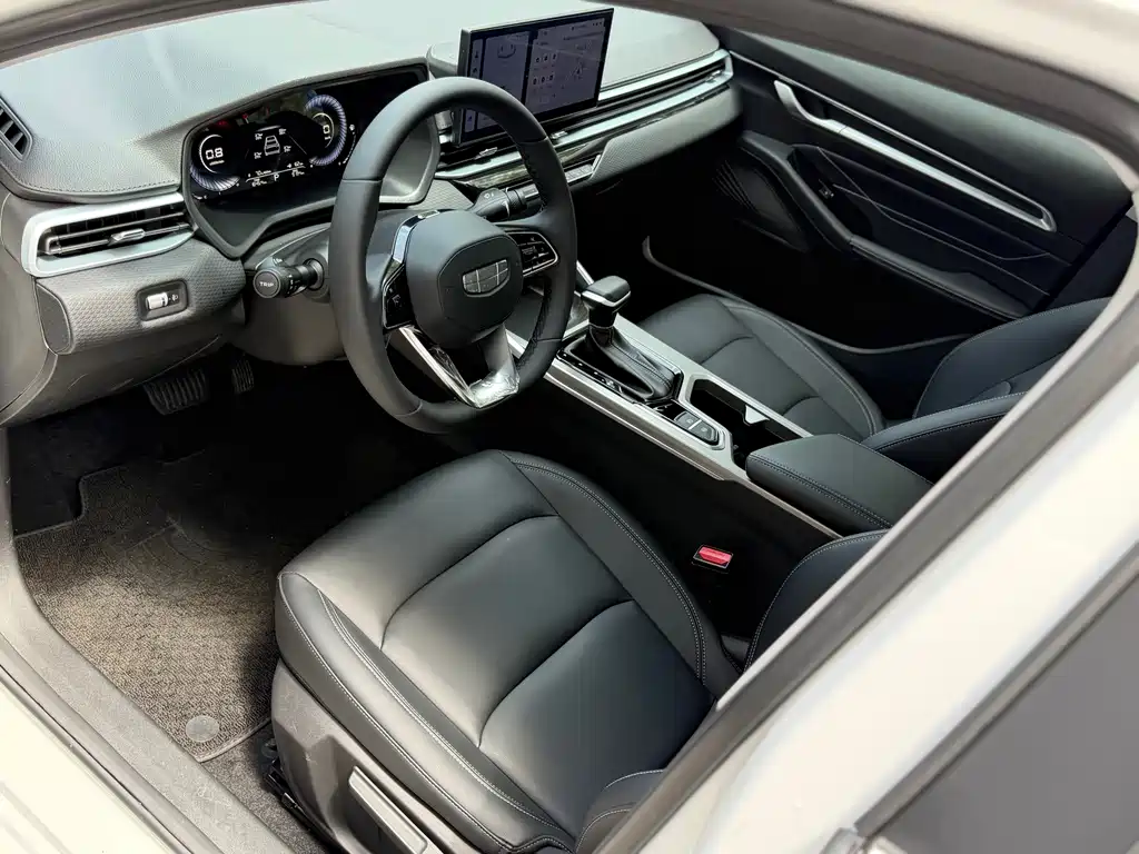 Geely Emgrand 2025