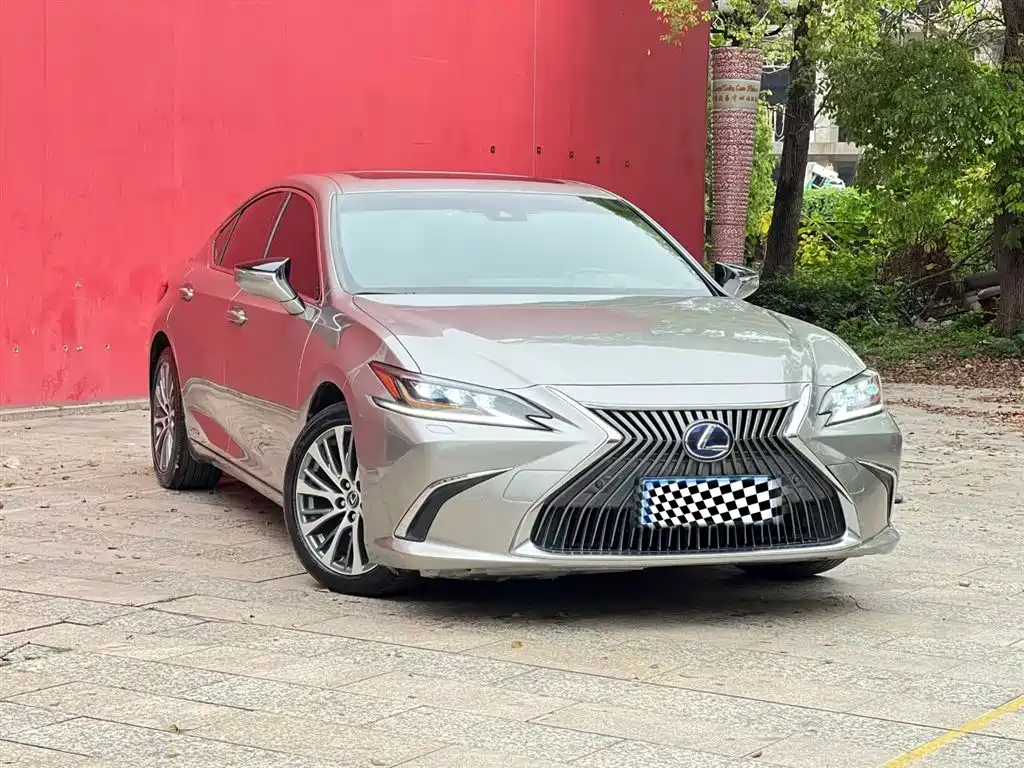 Lexus ES 2021 — фото 1