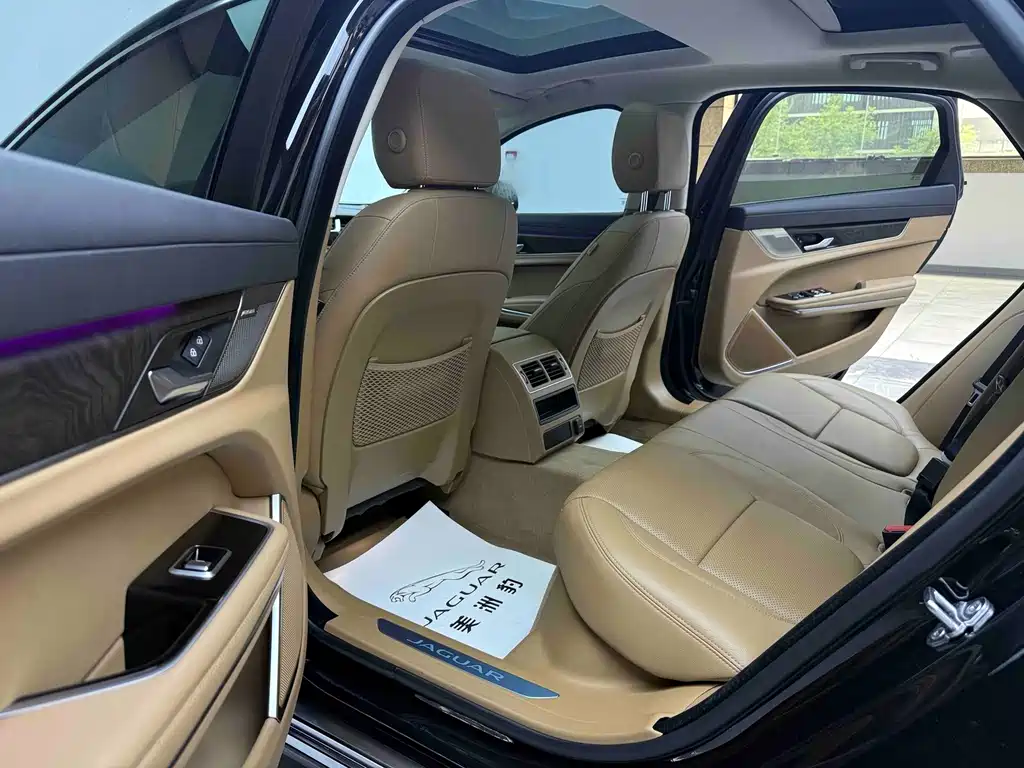 Jaguar XFL 2024 — фото 11