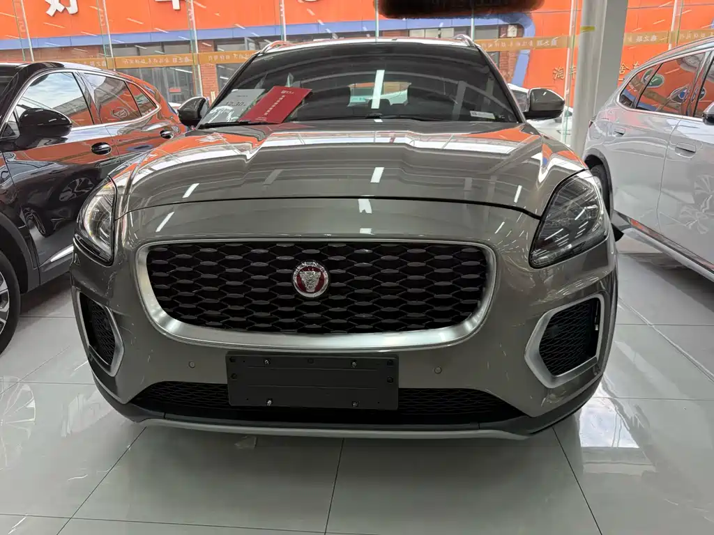 Jaguar E-PACE 2023 — фото 2