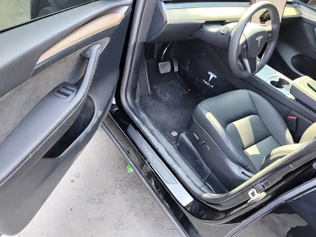 Tesla Model Y 2023 — фото 16