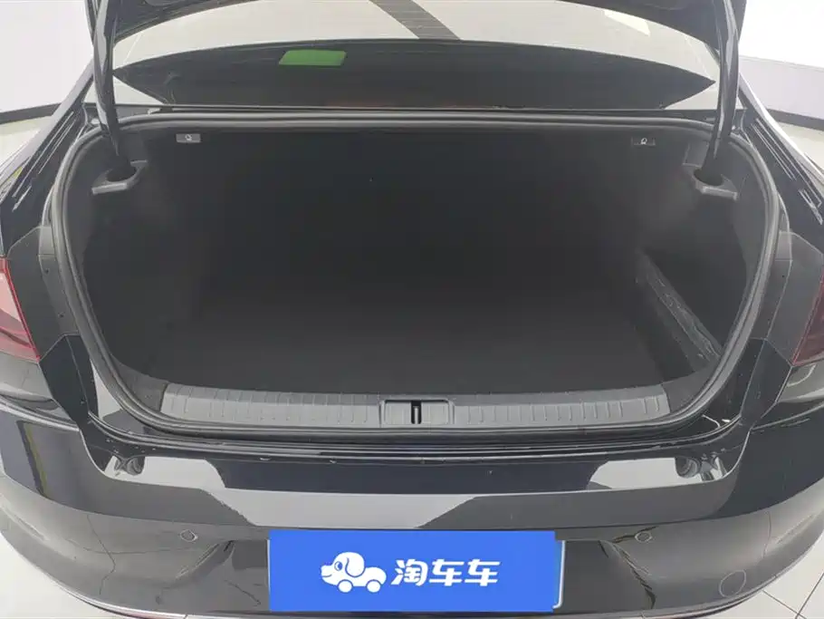 Volkswagen Magotan 2025