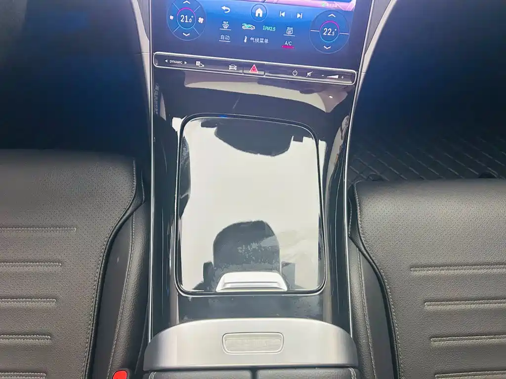Mercedes-Benz C-Class 2023 — фото 17
