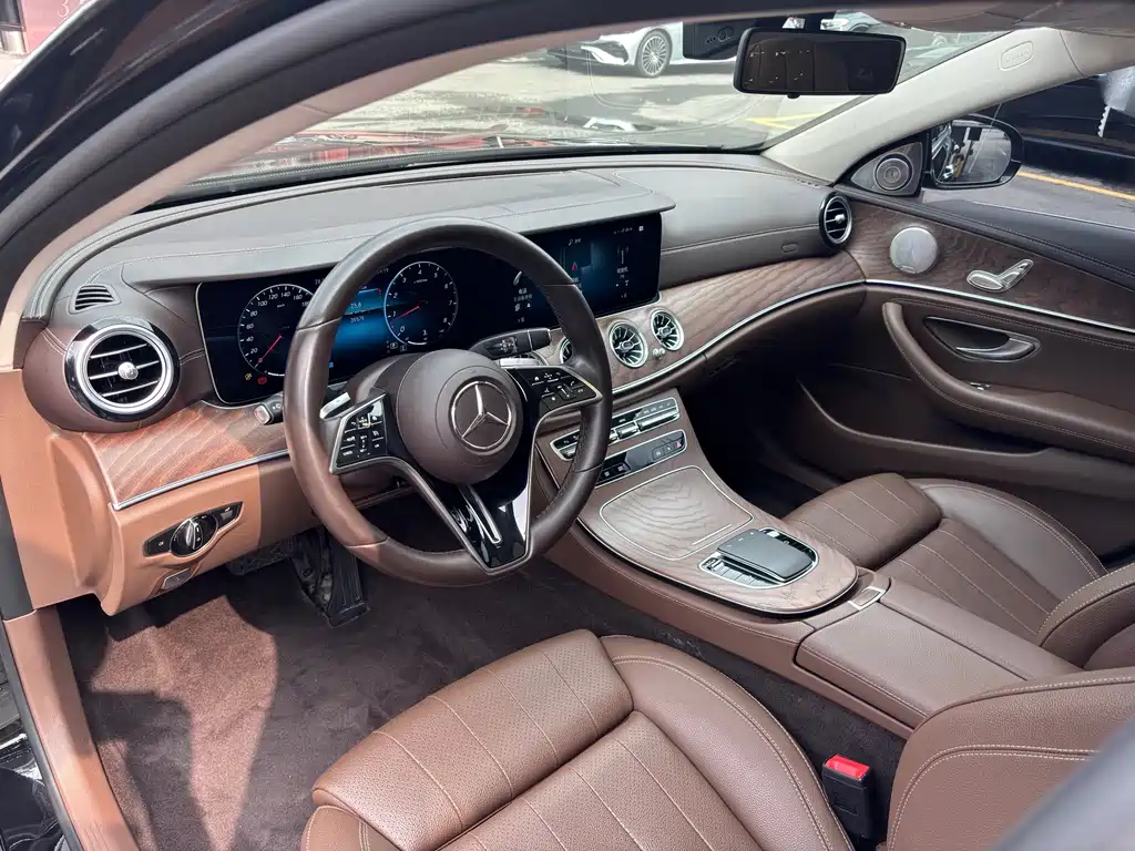 Mercedes-Benz E-Class 2022 — фото 12