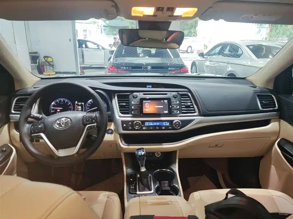 Toyota Highlander 2018 — фото 10