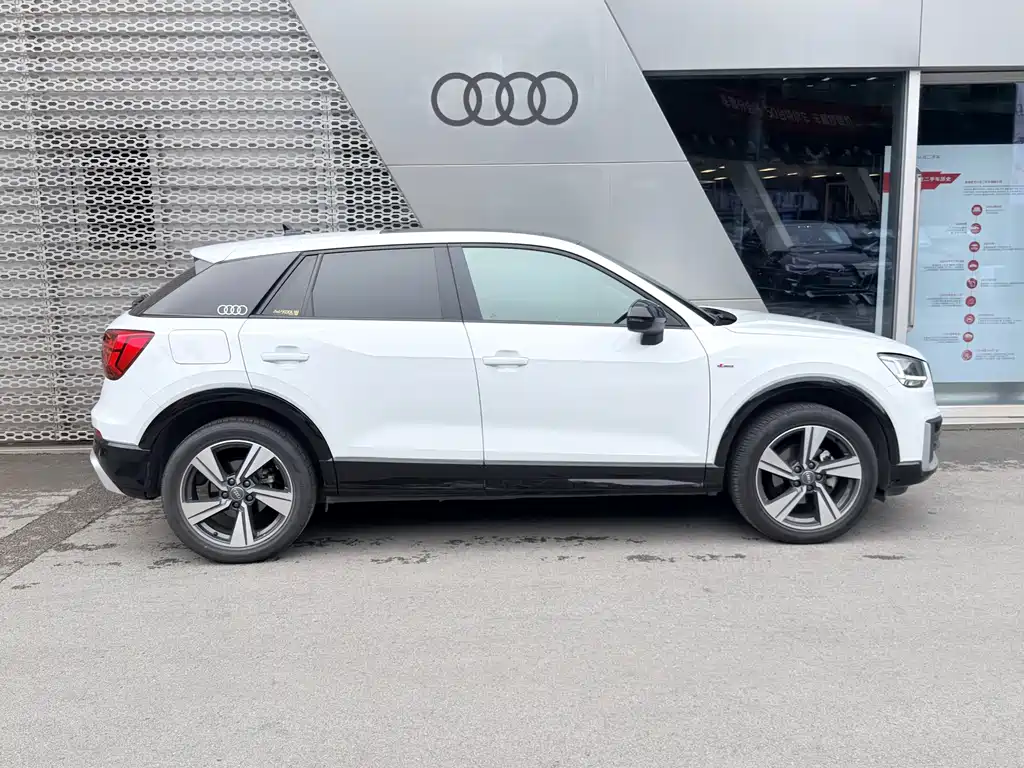 Audi Q2L 2020 — фото 13