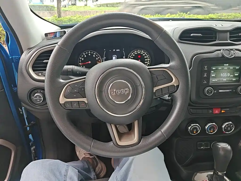 Jeep Renegade 2017 — фото 11