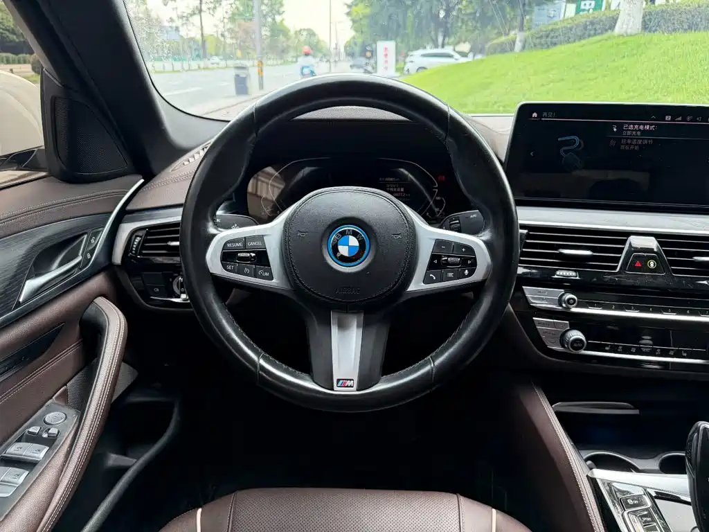 BMW 5 Series New Energy 2022 — фото 14