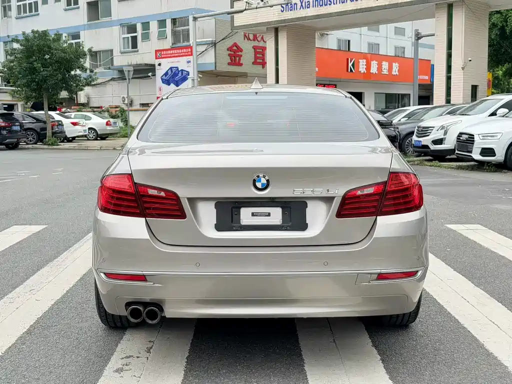 BMW 5 Series 2013 — фото 18