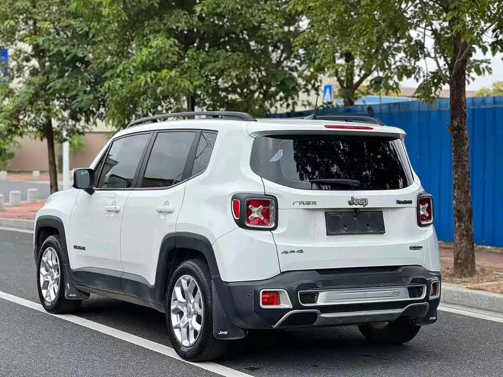 Jeep Renegade 2018 — фото 6