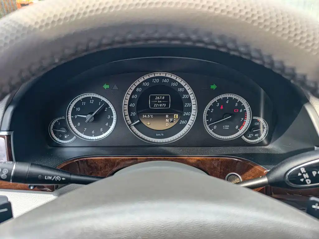 Mercedes-Benz E-Class 2012 — фото 24