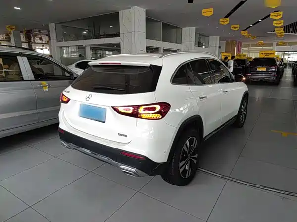 Mercedes-Benz GLA 2024