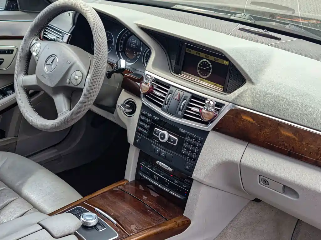 Mercedes-Benz E-Class 2012 — фото 38