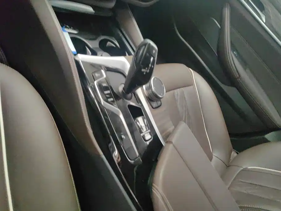 BMW 5 Series 2023 — фото 16