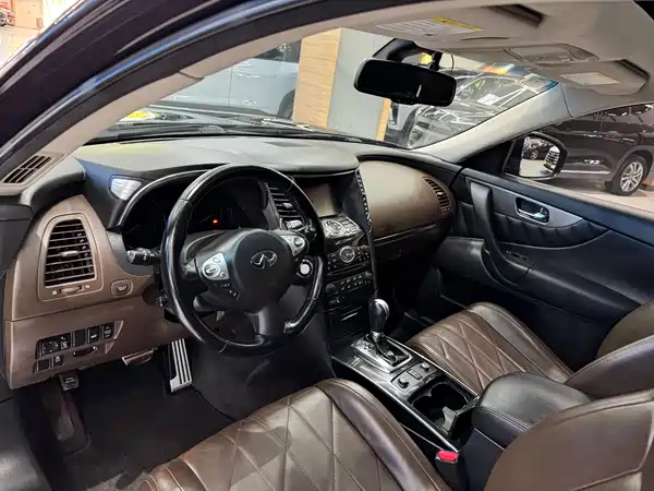 Infiniti QX70 2015