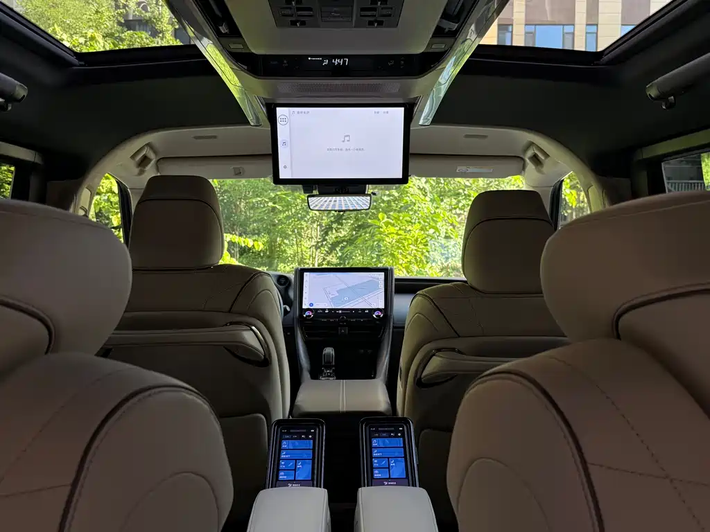 Toyota Alphard 2024 — фото 17
