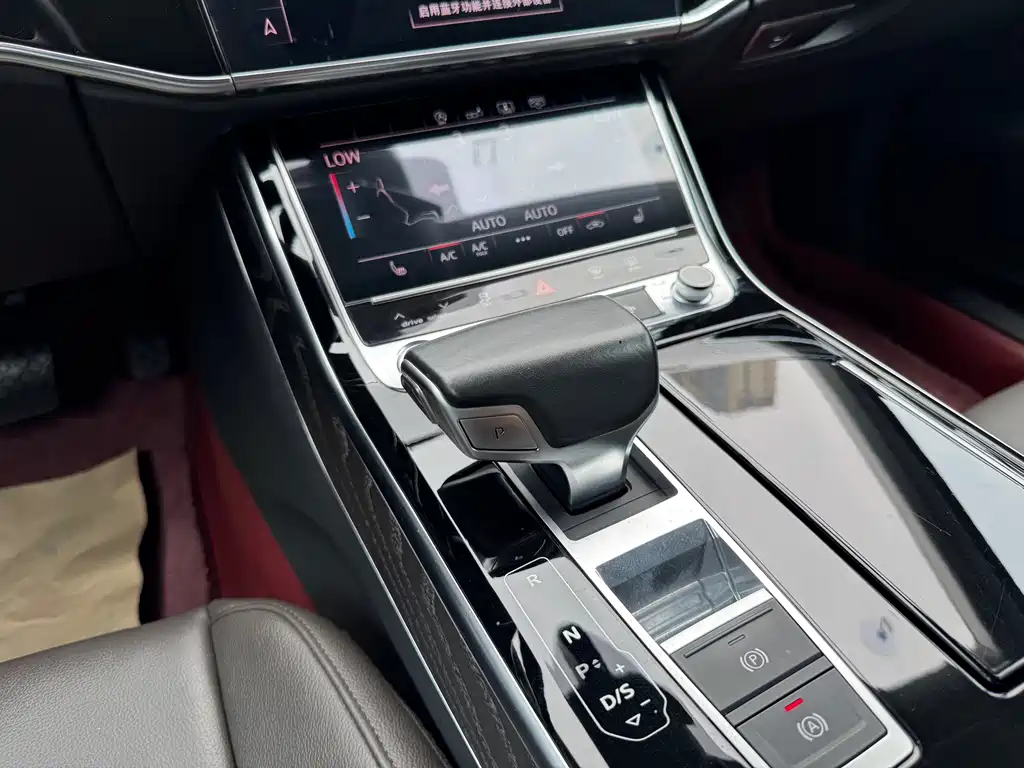 Audi A8 2019 — фото 13