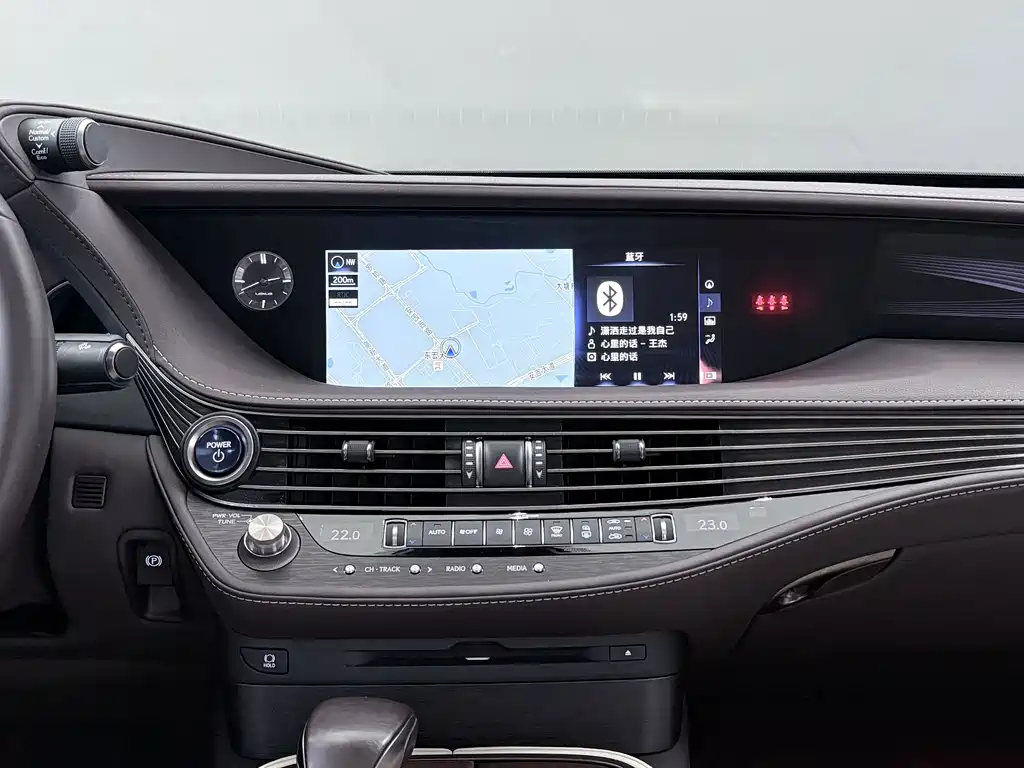 Lexus LS 2019 — фото 15