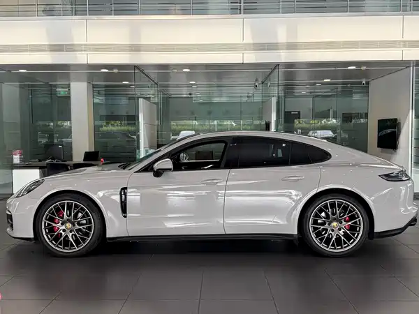Porsche Panamera 2022