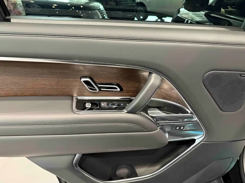 Land Rover Range Rover 2023 — фото 13