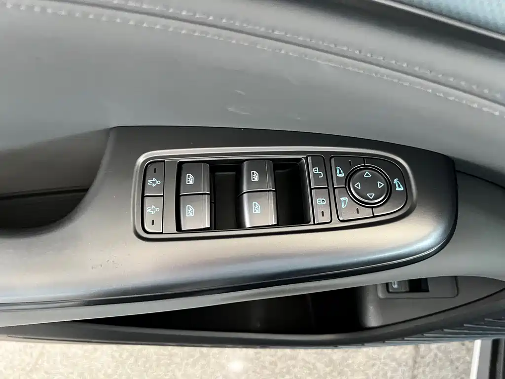 BYD Seal 07 DM-i 2025 — фото 14