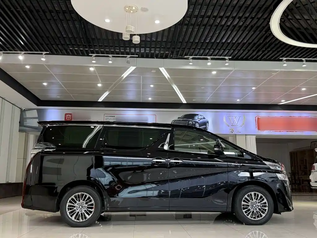 Toyota Vellfire 2021 — фото 10