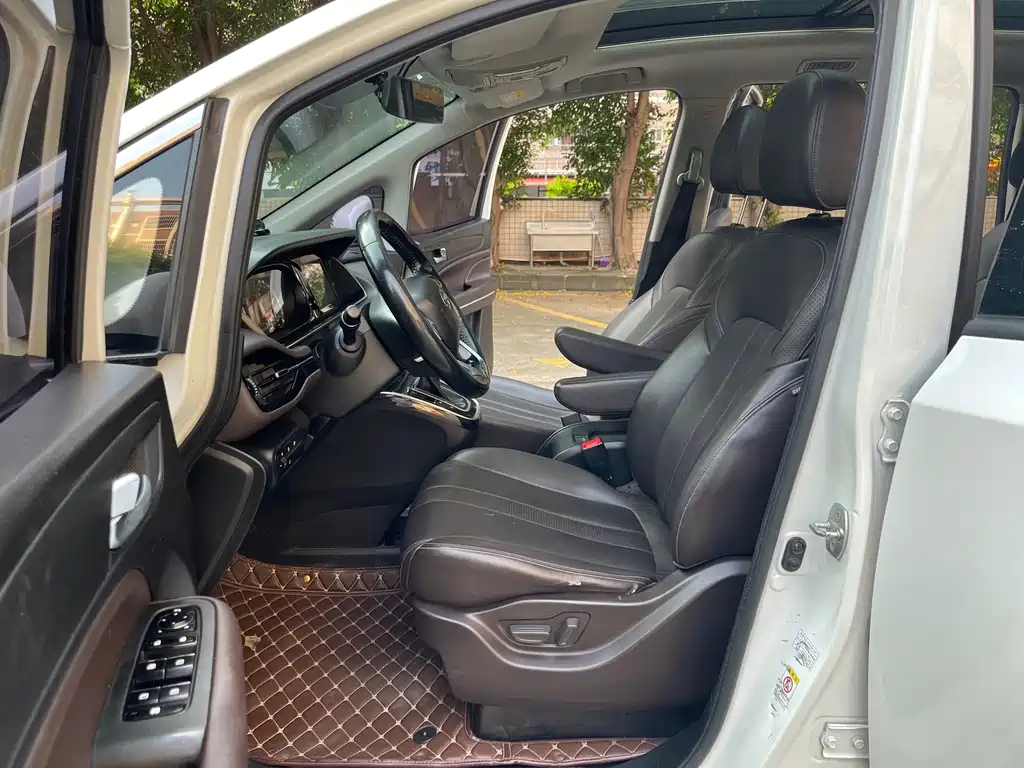 GAC Trumpchi M6 2020 — фото 9