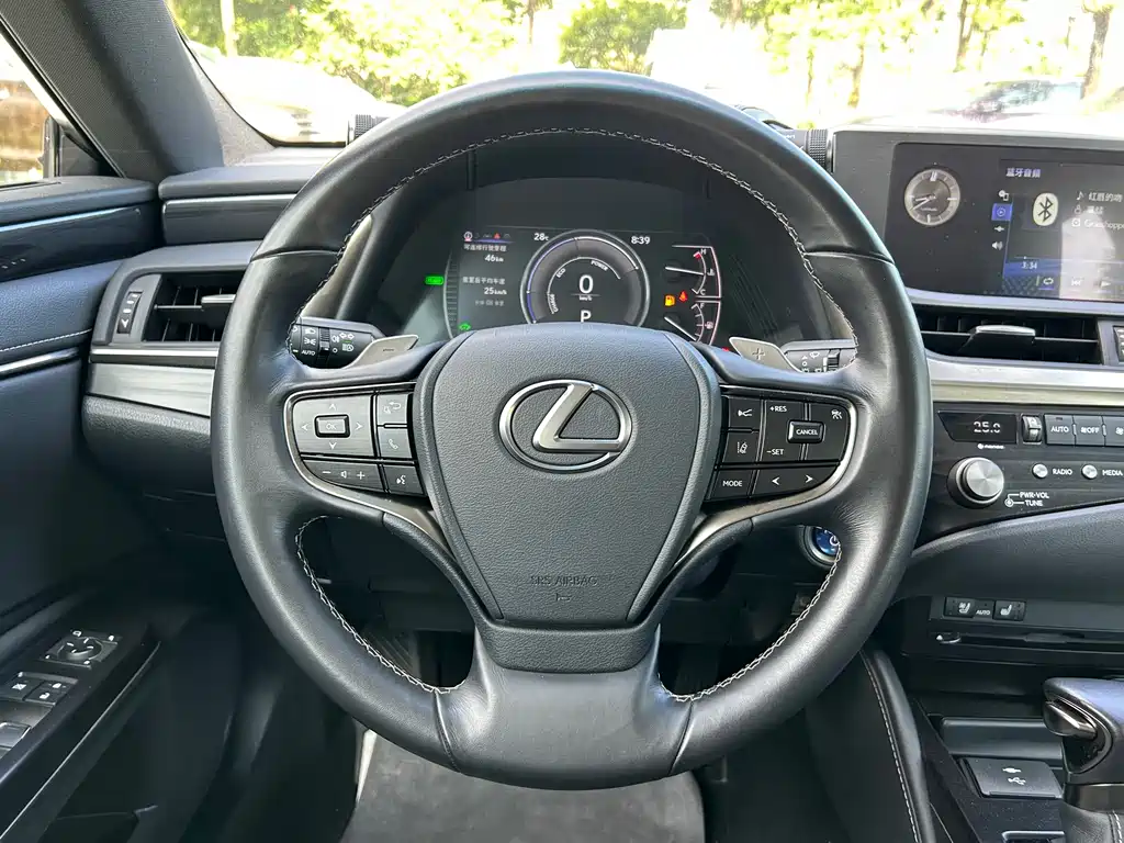 Lexus ES 2021 — фото 17