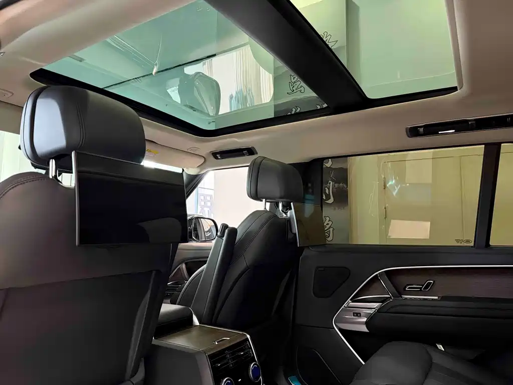 Land Rover Range Rover 2023 — фото 17