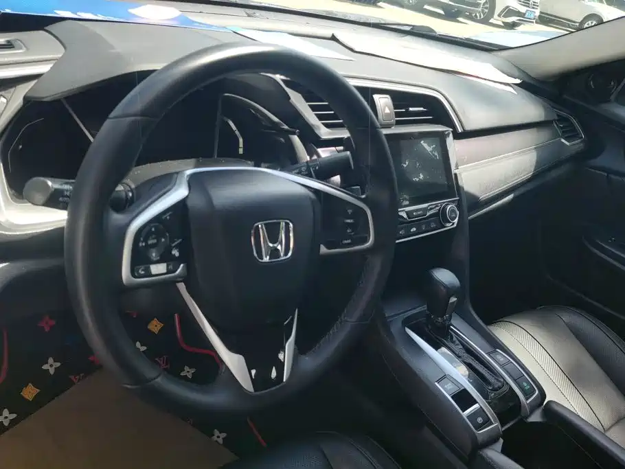 Honda Civic 2018 — фото 12