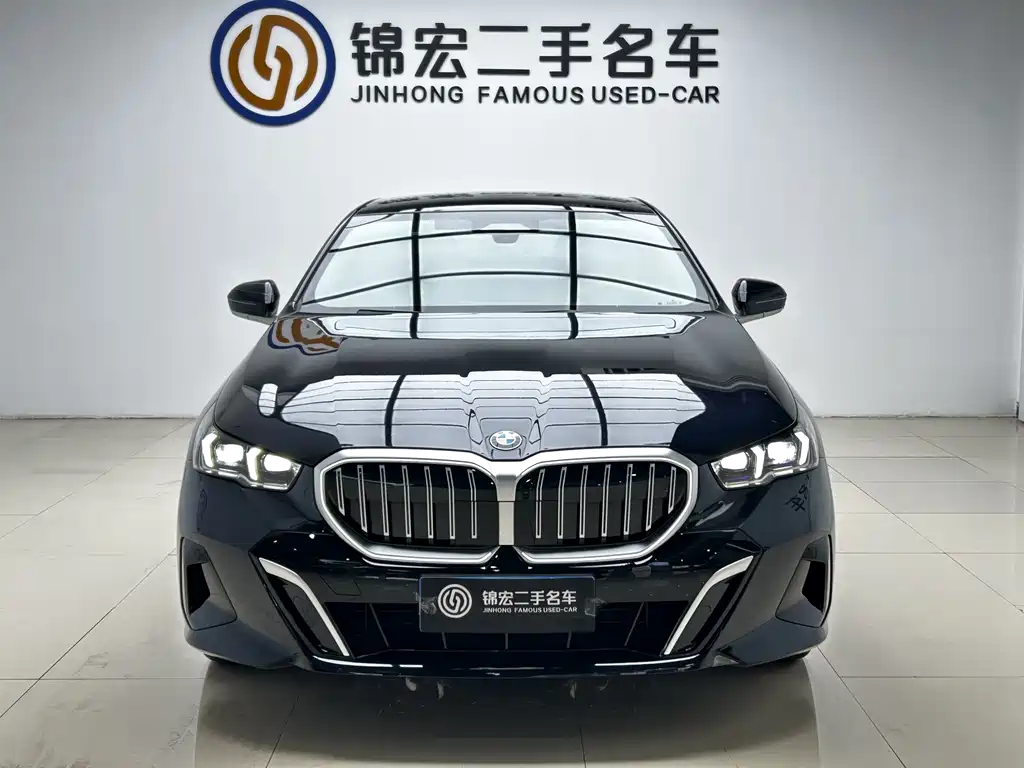 BMW 5 Series 2025 — фото 2