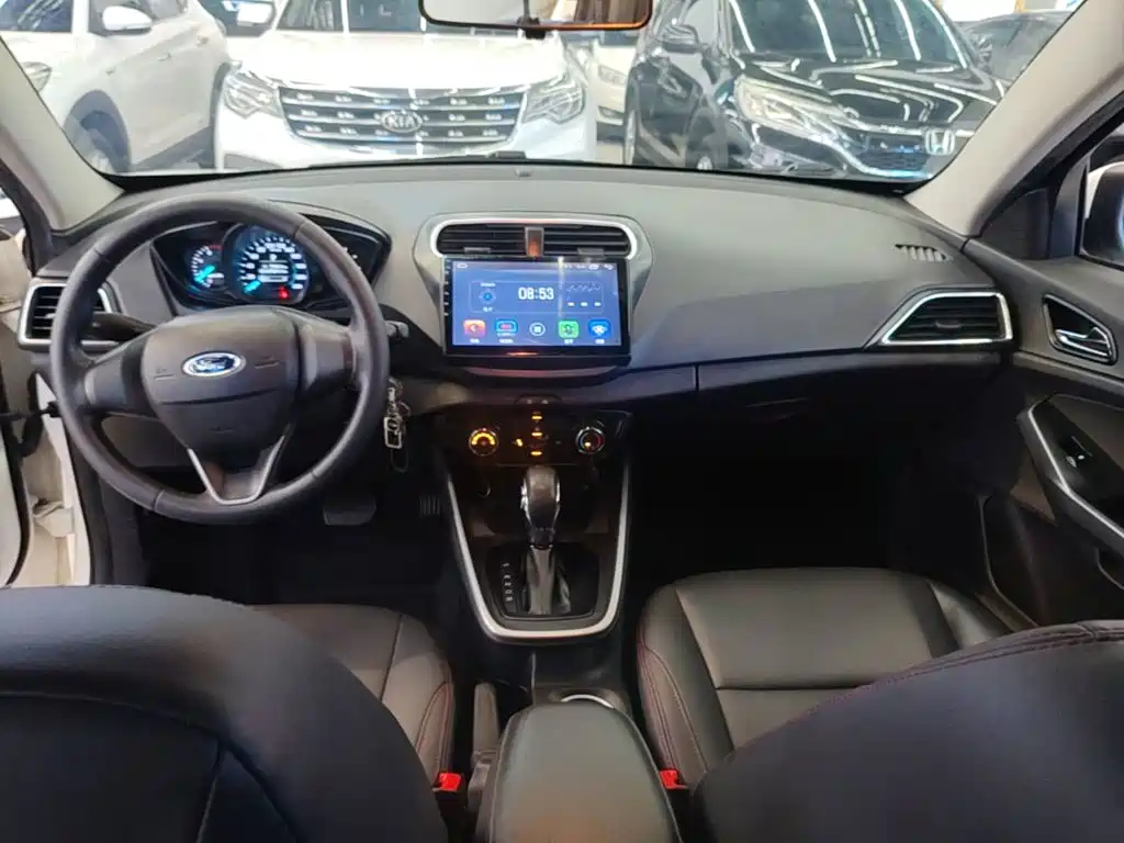 Ford Escort 2019 — фото 10