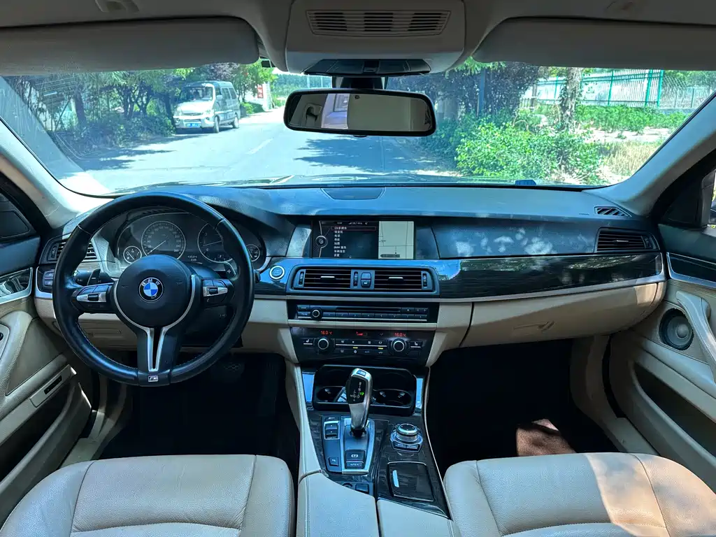 BMW 5 Series 2012 — фото 10