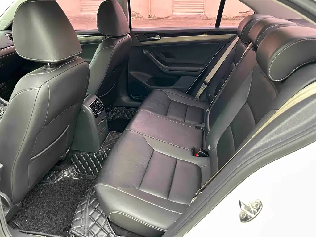 Volkswagen Sagitar 2016