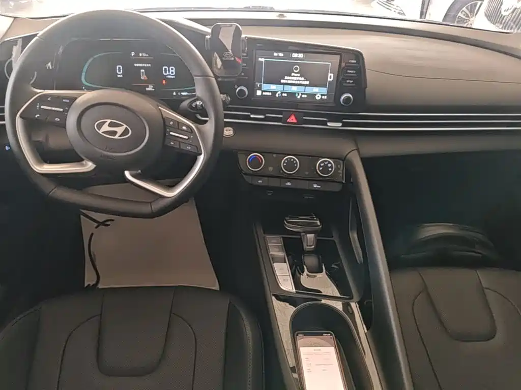 Hyundai Elantra 2025 — фото 10