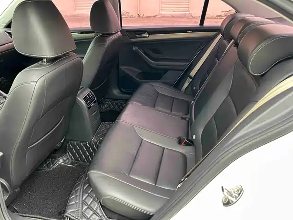 Volkswagen Sagitar 2016
