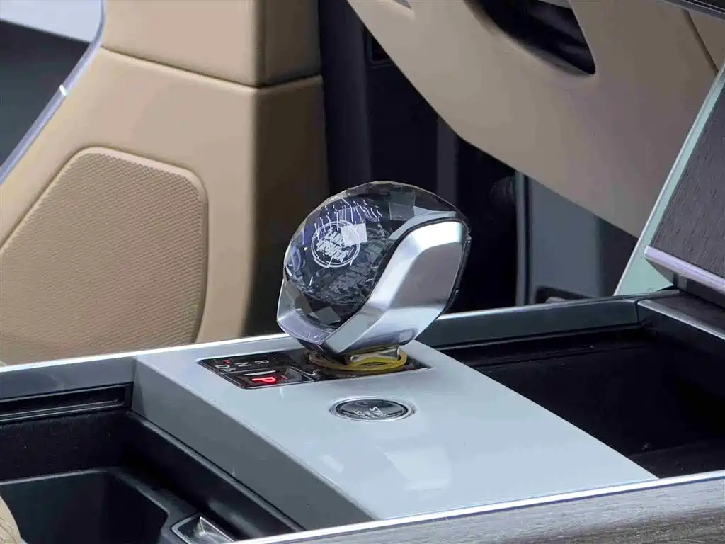 Land Rover Range Rover 2025 — фото 17