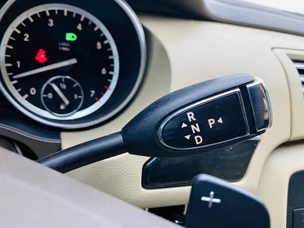 Mercedes-Benz R-Class 2015 — фото 11