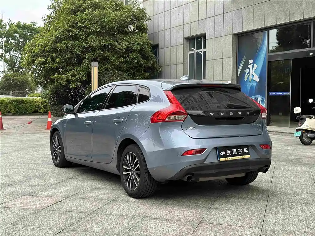 Volvo V40 2019 — фото 9
