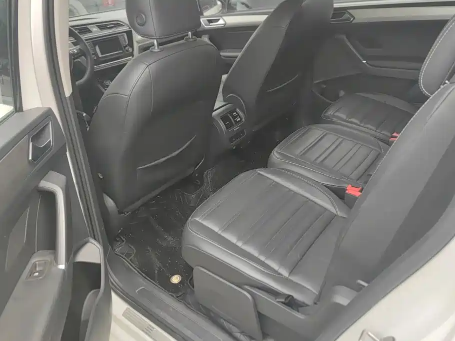 Volkswagen Touran 2017 — фото 11