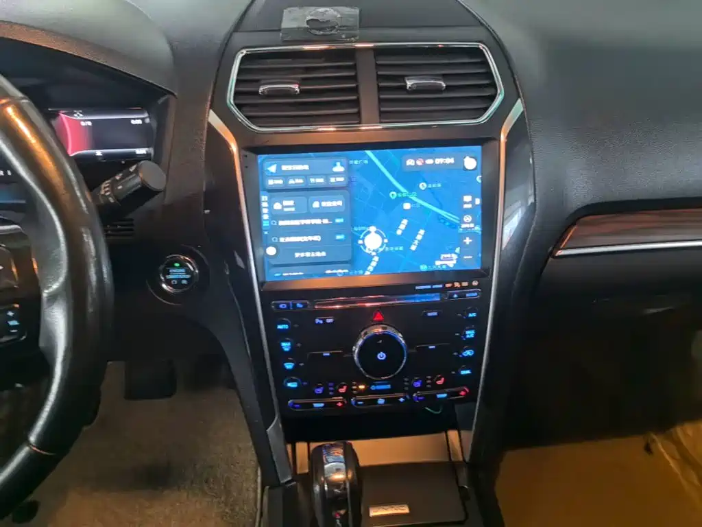 Ford Explorer 2017 — фото 13