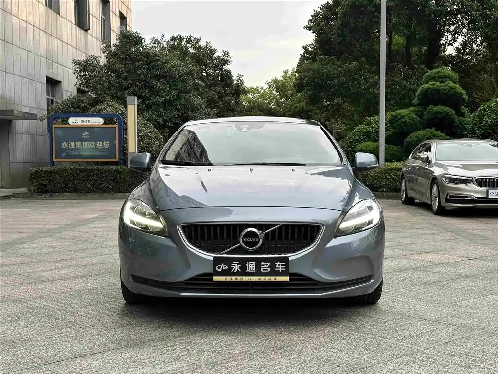 Volvo V40 2019 — фото 2