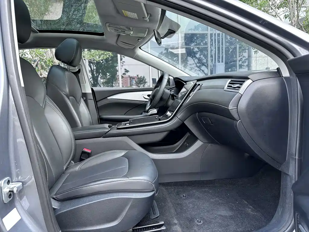 Roewe i6 MAX New Energy 2022 — фото 8