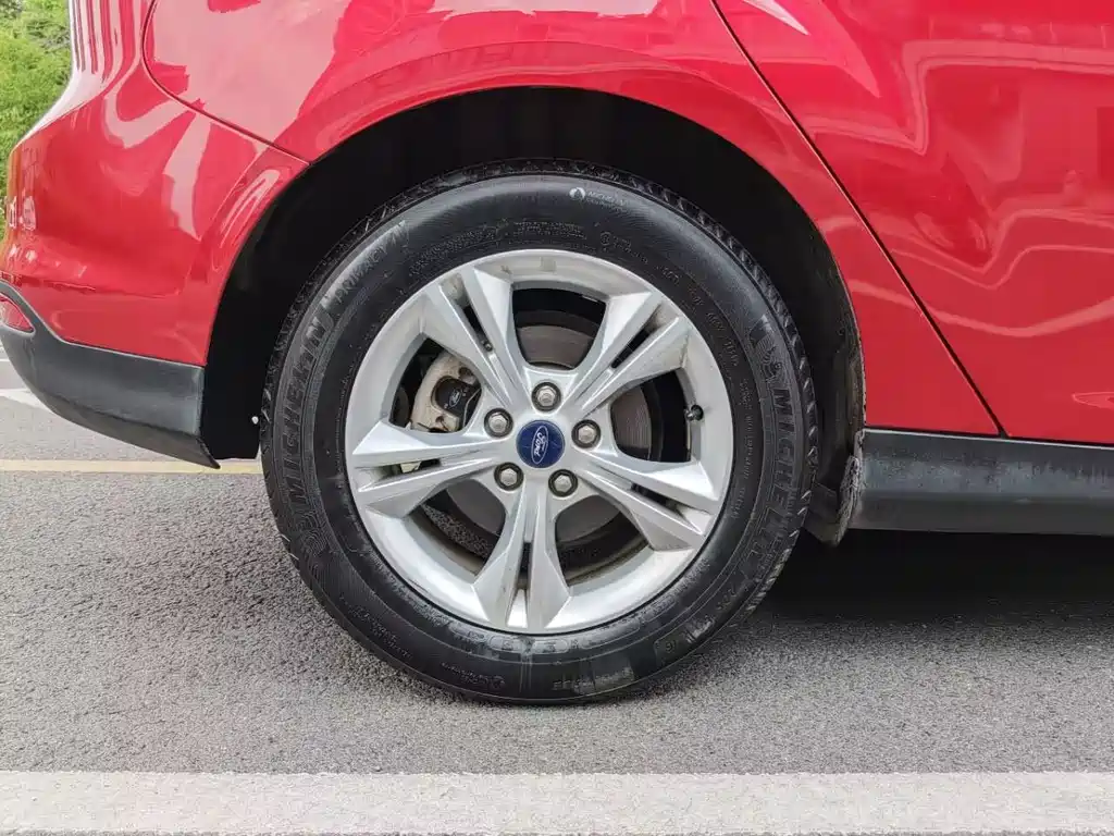 Ford Focus 2015 — фото 33